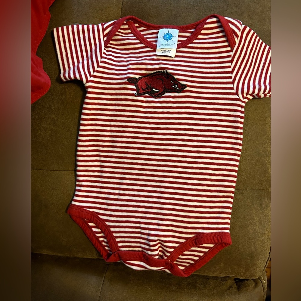 Creative Knitwear University of Arkansas RazorbacksStripedBaby👶🏼Bodysuit Sz12M